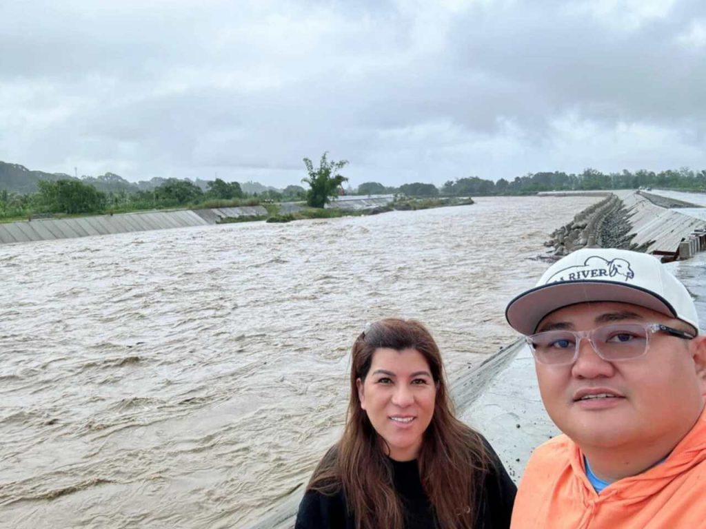 Congresswoman-ching-mayor-jb-bernos-abra-flood-control